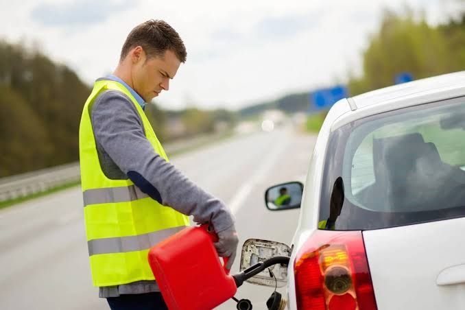 Emergency roadside fuel delivery